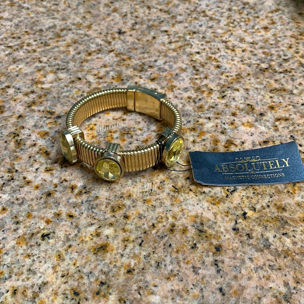 Absolutely bracelet gold tone